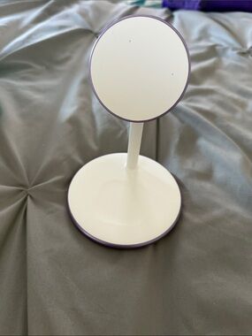 Light purple/white MagSafe charger for Apple phone, iPod and iwatch